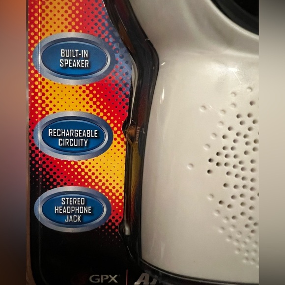 GPX White Portable AM/FM Flashlight Radio Speaker - Picture 3 of 5